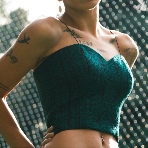 ⭐️2 for $140⭐️ Crop Top - free size - Corset Vintage Tapestry - Picture 3 of 3